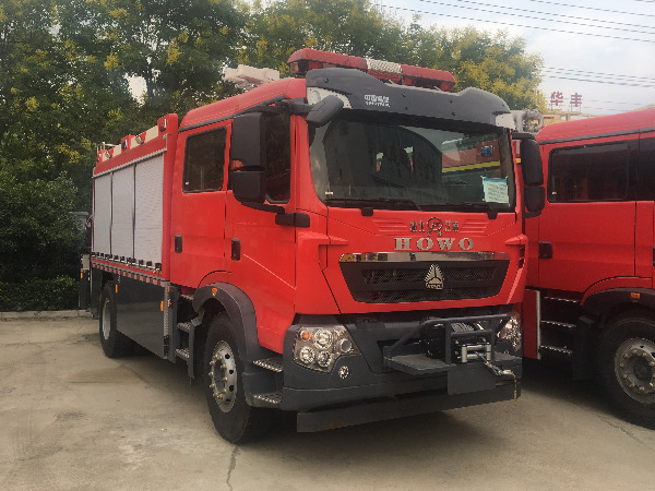 重汽T5G搶險(xiǎn)救援消防車