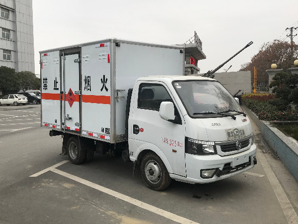 東風途逸易燃液體運輸車