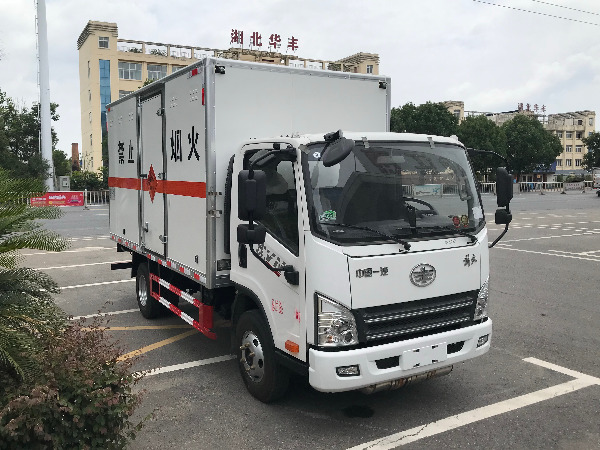 解放3.6噸爆破器材運(yùn)輸車