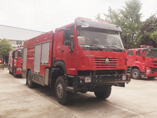 重汽四驅(qū)水罐消防車