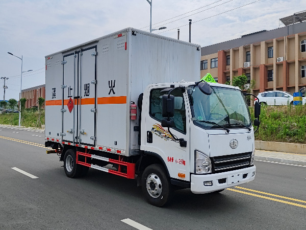 解放藍(lán)牌煙花爆竹運(yùn)輸車